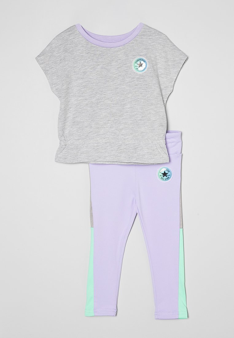 Converse T-shirt basic paars Converse T-shirt basic paars