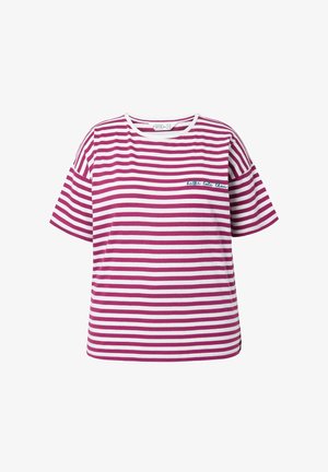 Gestreiftes T-Shirt mit kurzen Ärmeln in Fuchsia und Weiß. Es hat einen runden Halsausschnitt und einen genähten Spruch "besser spät als nie" auf der Brust.