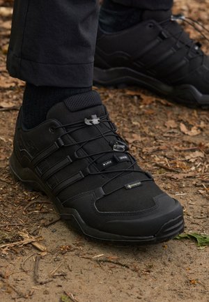 TERREX SWIFT R2 GTX - Zapatillas de senderismo - black