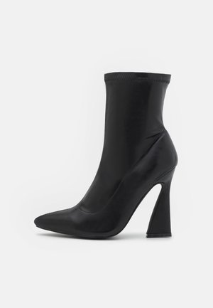Bottines à talons hauts - black
