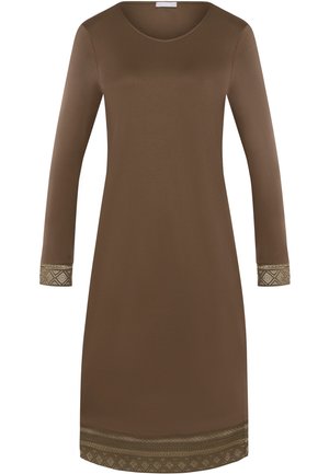 Hnědá dlouhá šatová halenka s dlouhým rukávem vyrobená z měkké látky, s dekorativními vzory na rukávech a lemu. Kulatý výstřih, rovný silueta.