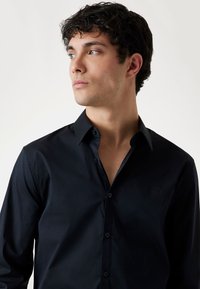 Guess Shirt - schwarz