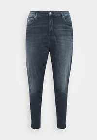 Vaqueros skinny de denim azul oscuro con una silueta ajustada, cinco bolsillos y cierre de botón. Textura suave con ligeros detalles de desgaste.