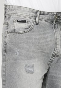 COMFORT FIT - Lühikesed teksad - denim gris   grey denim