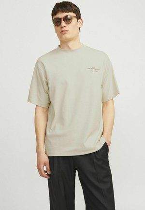 Jack & Jones PREMIUM JPRBLACHAD BRANDING CREW NECK TEE - Print T-shirt - summer sand