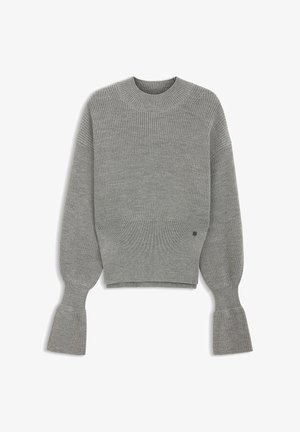 Harmaa neulottu pitkähihainen villapaita, jossa on resorineulos korkea kaulus, levenevät hihansuut ja pieni metallinen logo alaoikealla puolella.