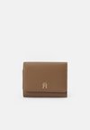 HILFIGER ICON TH MONOGRAM TRIFOLD WALLET - Πορτοφόλι - nordic taupe