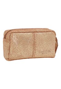 Pochette zippée en métal doré texturé, de forme rectangulaire, avec des bords lisses, un design slim et des détails de couture visibles sur les côtés.