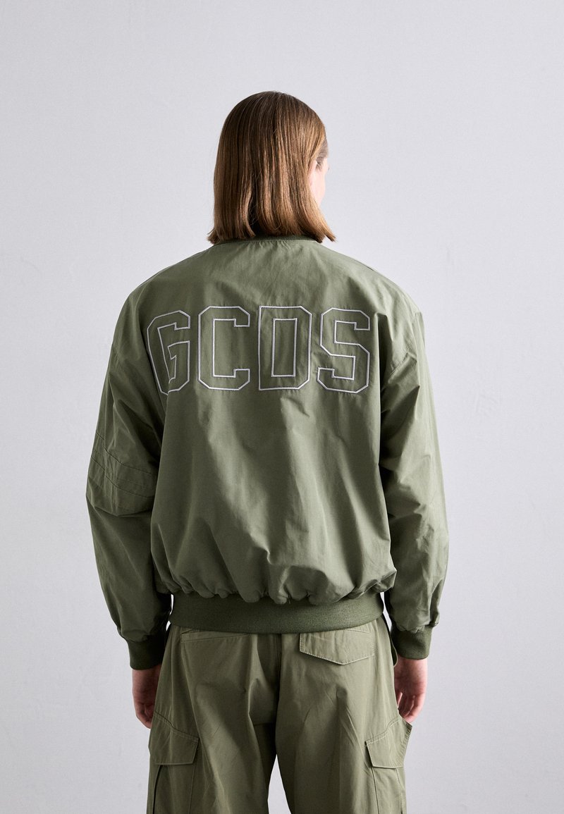 GCDS - LOGO REGULAR VARSITY  - Blouson Bomber - military green, Agrandir