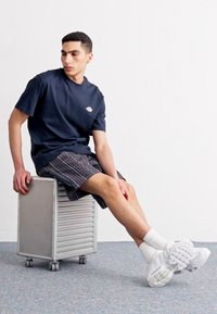 Dickies SURRY - Shorts - 
flieder