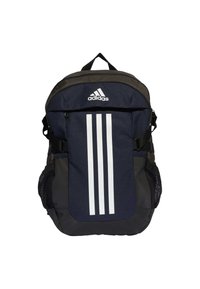 Zaino blu navy con logo Adidas bianco e tre strisce verticali, con accenti neri e tasche laterali in rete. Schienale e spallacci imbottiti.