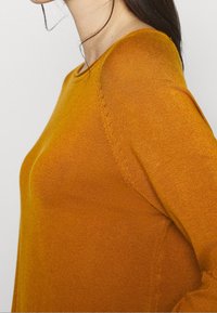 Vero Moda Langarmshirt - mustard yellow