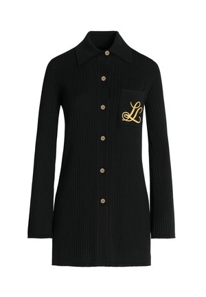 Robe tricotée noire à côtes avec des manches longues, un col, cinq boutons et une poche avant ornée d'une broderie dorée "L".