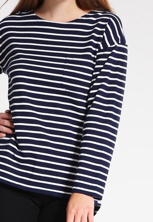 Long sleeved top - white