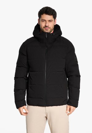 Schwarze Daunenjacke mit hohem Kragen und verstellbarem Kapuze; verfügt über einen Frontreißverschluss und Seitentaschen; gestepptes Design mit glatter Textur.