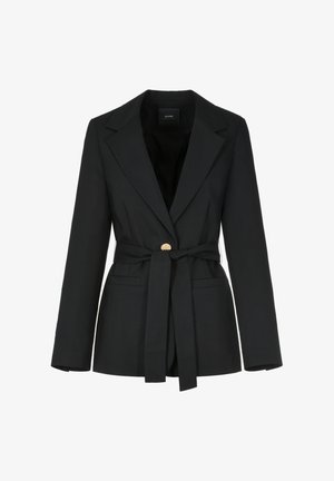 Czarna marynarka wykonana z gładkiego materiału. Posiada klapy w kształcie notcha, pasek w talii z dopasowanego materiału oraz złoty guzik jako akcent.