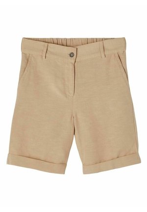 Beżowe dopasowane szorty z szlufkami na pasek, zapięciem na guziki, przednimi kieszeniami oraz podwiniętymi mankietami.