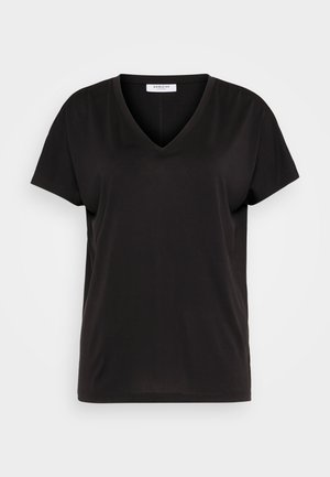 T-shirt noir à col en V fabriqué en tissu doux et respirant. Il dispose de manches courtes et d'une coupe décontractée, sans motifs ni accents visibles.