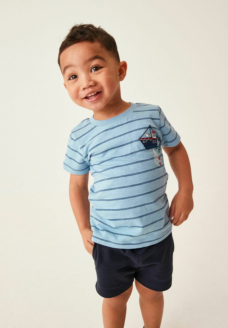 Next SHORT SLEEVE TSHIRT AND SHORTS SET Shorts blue stripe boat