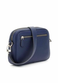 Sac bandoulière en cuir bleu marine avec une finition texturée, fermetures à double zip, bandoulière réglable et accents en métal argenté.