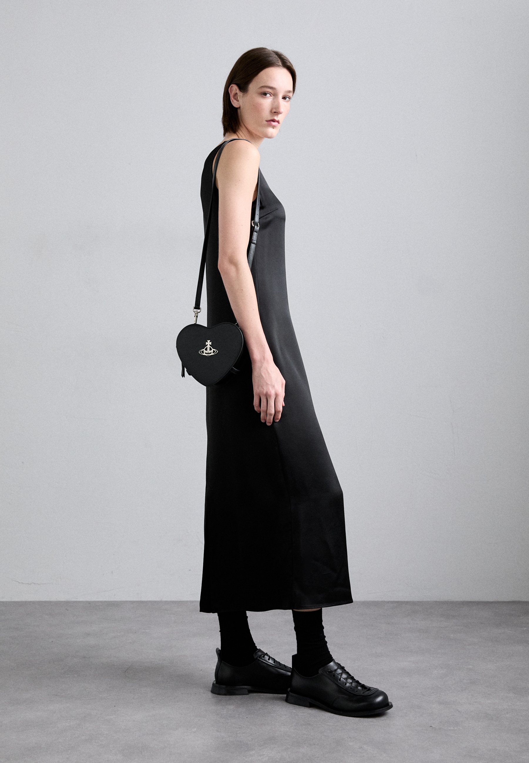 バッグ・カバンその他 VIVIENNE WESTWOOD WOMEN Louise Heart Crossbody Bag Black Louise Heart Crossbody in BLACK | Vivienne Westwood®