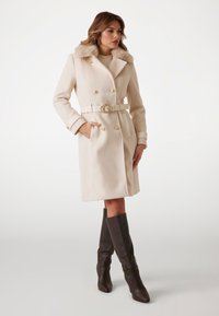 Guess AMELIA DOUBLE BREAST - Palton clasic - creme