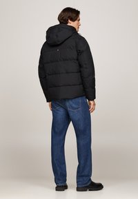 Tommy Hilfiger ROCKIE UTILITY HOODED - Žieminė striukė - black