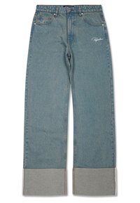 Ljusblå denimjeans med en lös passform, som har uppvikta cuffar, subtil blekning och en broderad logotyp på främre vänstra sidan.