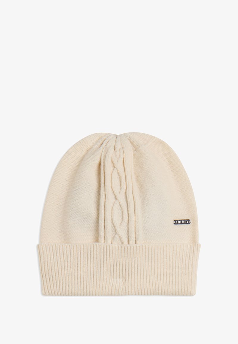Berretto a maglia crema con risvolto a coste e un motivo a treccia sul corpo, caratterizzato da una piccola etichetta con logo sul lato. Texture morbida.
