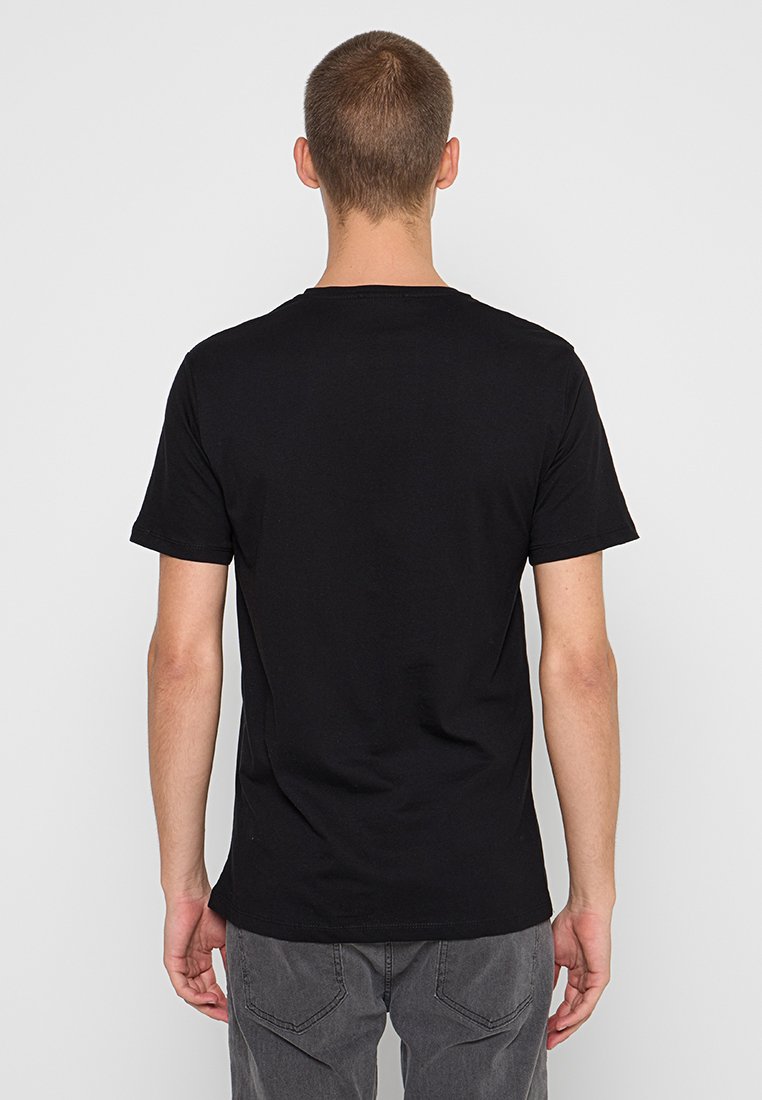 T-shirt in cotone nero con colletto tondo classico e maniche corte, caratterizzata da un design semplice e senza loghi o decorazioni visibili.