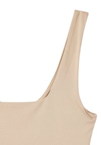 Top beige senza maniche con scollo quadrato e spalline sottili. Realizzato in tessuto morbido ed elasticizzato con una finitura pulita. Design semplice.