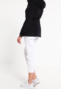 Gipsy by Mauritius Abrigo corto - black
