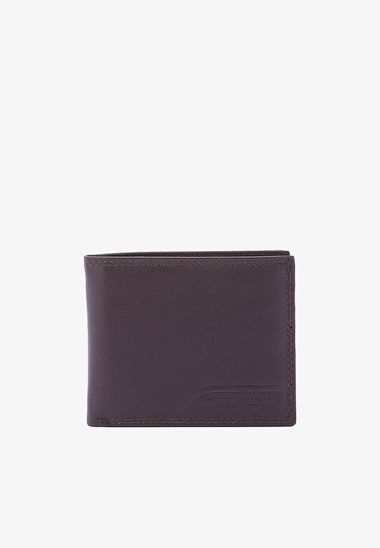 Bruine leren portemonnee met een gladde textuur, bi-fold ontwerp en zichtbare stiksels. Bevat een logo in reliëf aan de voorkant.