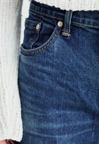 Thumbnail Image 7
