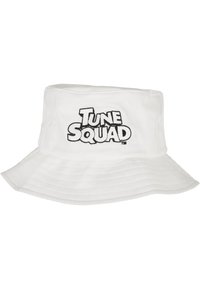 Valge puuvillane müts, millel on ees must tikand "TUNE SQUAD" logo ja lai allapoole ulatuv ääredisain.