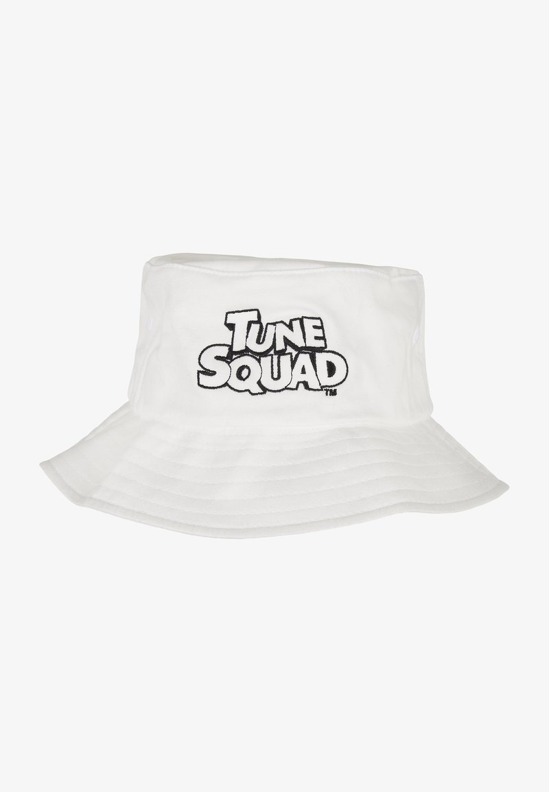 Valge puuvillane müts, millel on ees must tikand "TUNE SQUAD" logo ja lai allapoole ulatuv ääredisain.