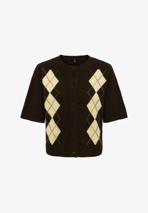 Lühikeste varrukatega pruun kardigan, millel on kreemja ja beeži rombimuster, ümara lõike ja ees nööpidega kinnitusega.