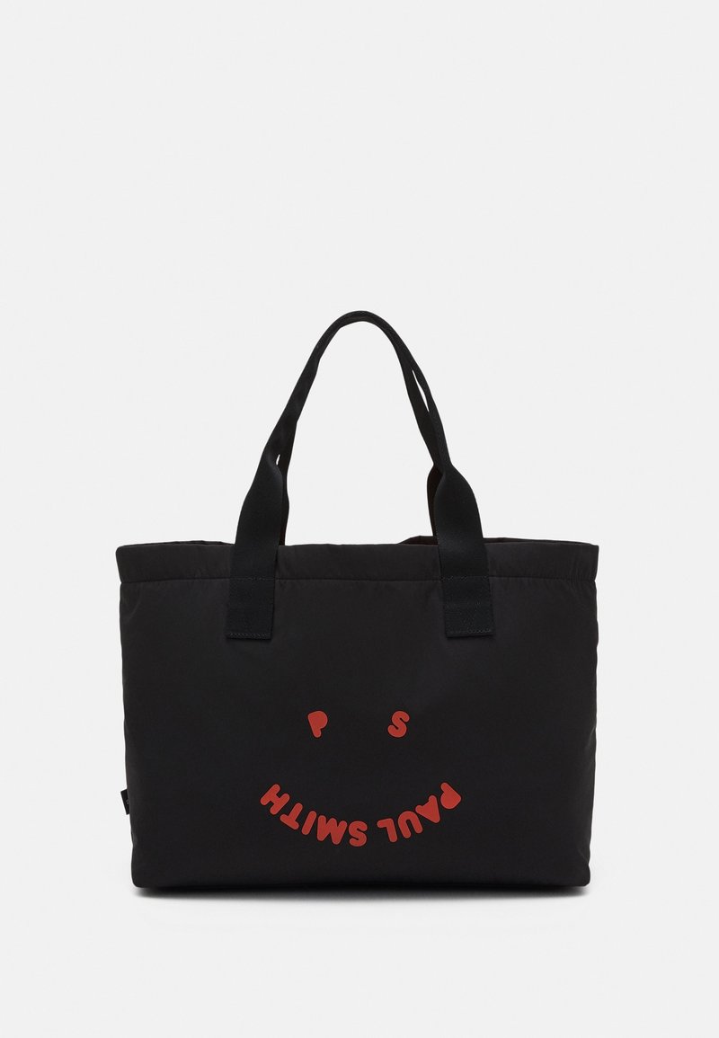 Sort nylon shopper med to korte stropper, med rød tekst i et buet smiley-mønster. Glat tekstur, rummeligt design.