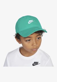 Nike Sportswear FUTURE CURVE BRIM UNISEX - Šiltovka - stadium green