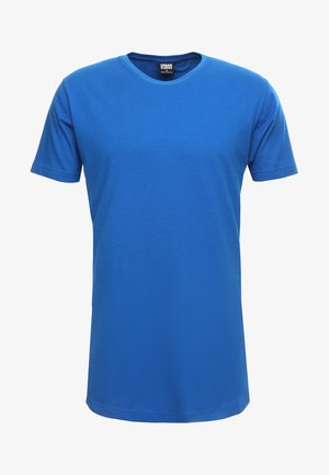 Sinine puuvillane T-särk ümarate kraega ja lühikeste varrukatega; sile tekstuur, veidi veniv, sirge alläärega. Ilma mustrite ja aktsentideta.