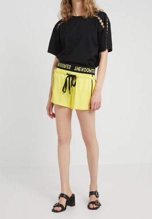 Shorts - yellow