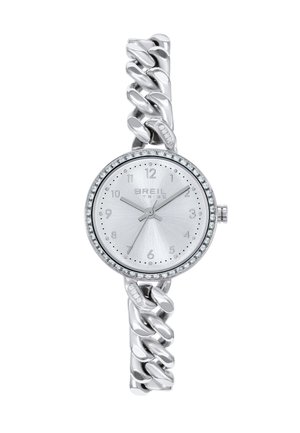 Montre argentée avec un cadran rond, un cadran texturé et un bracelet en chaîne maillon. Elle présente une lunette ornée de petits cristaux pour un détail supplémentaire.