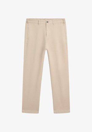 Beige gerade geschnittene Hose mit Gürtelschlaufen, vorderem Knopf- und Reißverschluss sowie seitlichen Taschen, vor weißem Hintergrund dargestellt.