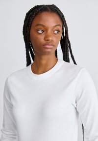 Carhartt WIP SERENA - Ilgarankovis viršutinės dalies drabužis - white