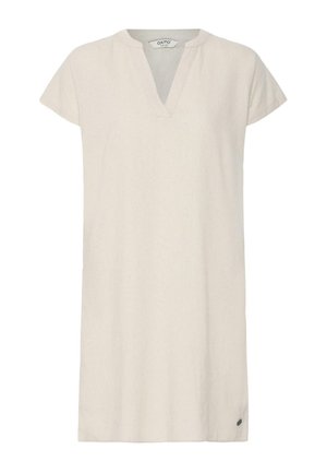 Krótka beżowa sukienka z krótkimi rękawami, dekoltem w serek i małym logo marki przy dolnym brzegu.