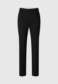 Pantalones negros ajustados de tela suave, con un corte recto, trabillas para cinturón y costuras mínimas visibles.