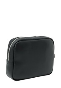 Borsa da toeletta in pelle nera con una superficie liscia, forma rettangolare, chiusura con doppia zip e dettagli sulle cuciture laterali.
