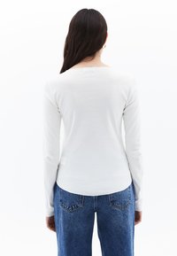 Thumbnail Image 3