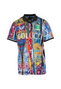 Cămașă polo cu mânecă scurtă în culori vibrante, cu modele abstracte, guler negru, margini negre la mâneci și logo-uri inclusiv "COLUCCI" și un patch verde "Fussballclub Kitzbühel".