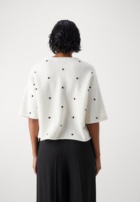 Gestuz Strickpullover - white